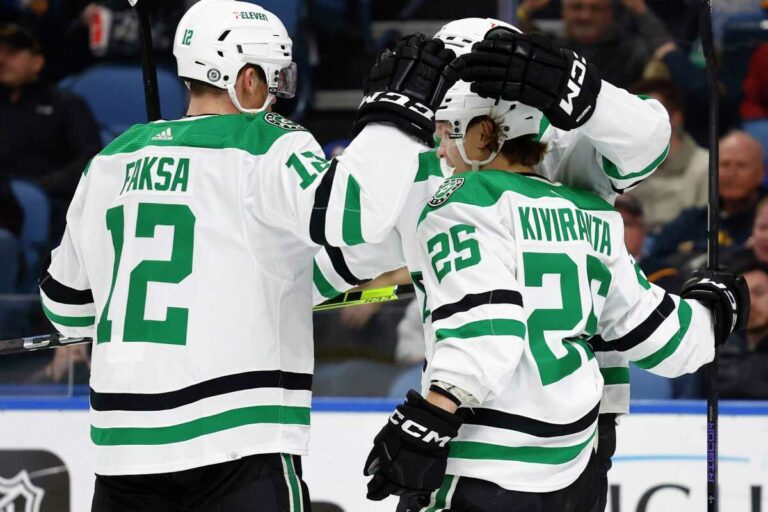 Dallas skóroval 10 gólov proti Sabres, Kane strelil prvý gól za Rangers