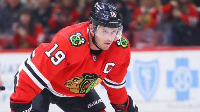 Jonathan Toews odohrá svoj posledný zápas v drese Blackhawks
