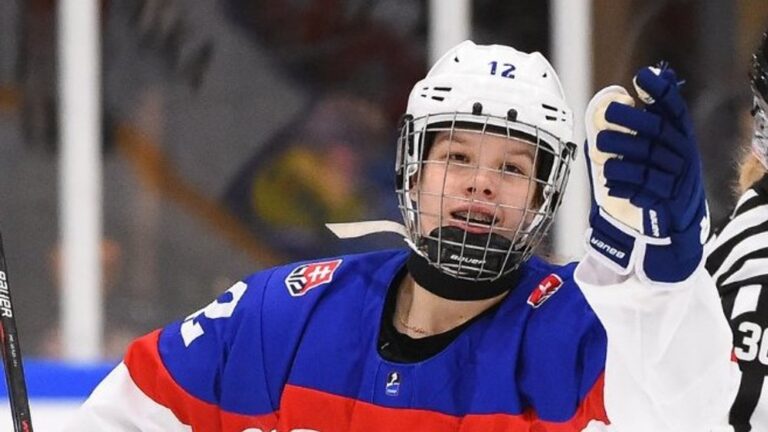 Hokejistka Nela Lopušanová obsadila tretie miesto v ankete IIHF Hráčka sezóny